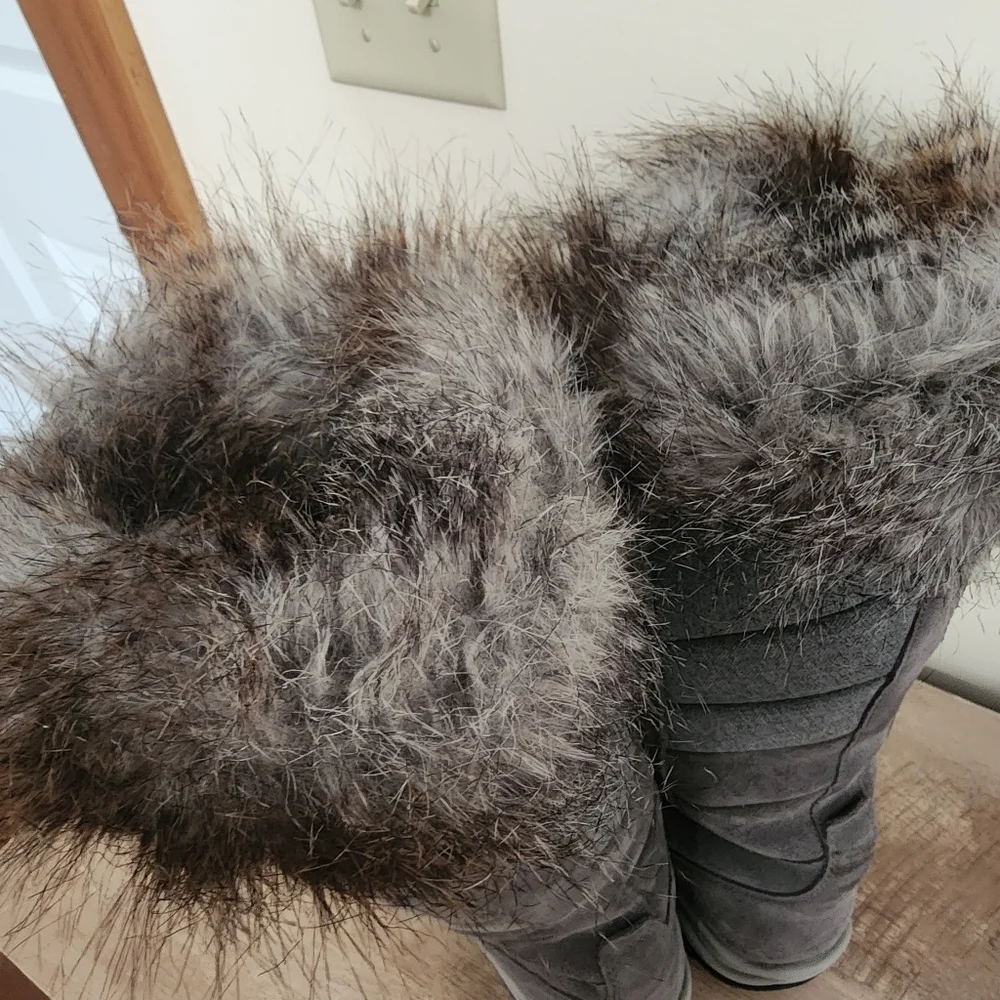 Women's Clarks Wintry Hi Tall Temps -20 C Grey Suede Winter Boots US 9.5 UK 7